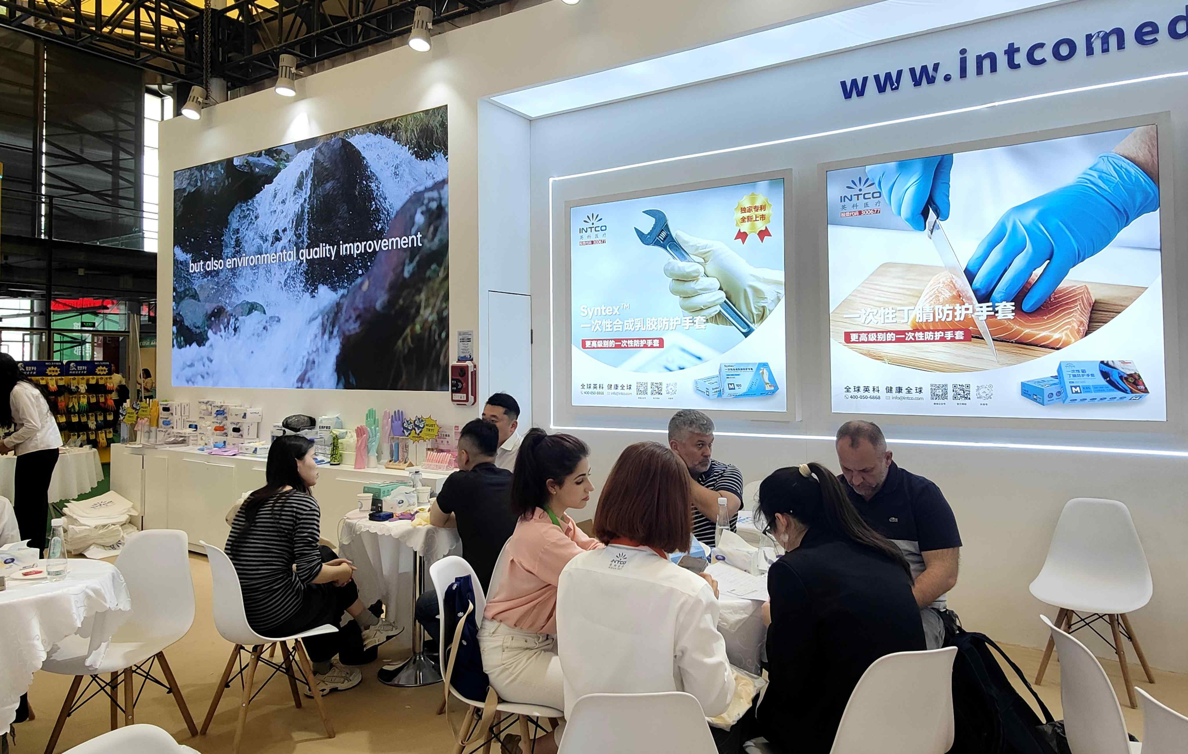 ca88医疗精心打造了食品餐饮、无尘洁净、实验制药、工业防护四大主题展区